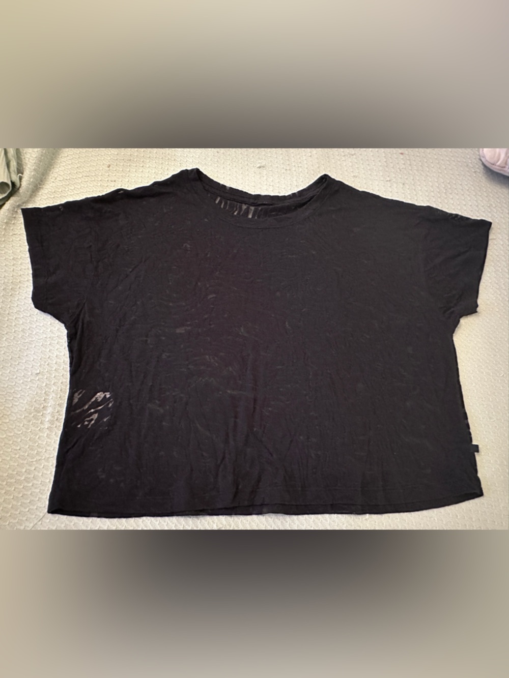 Lululemon Black cropped Short Sleeve Tee